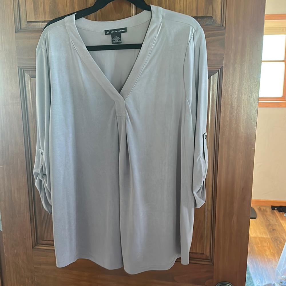 Light lavender 3/4 sleeve top